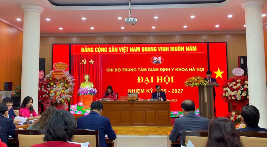 Đ/c Bí thư, Giám đốc TT khai mạc, tuyên bố lí do giới thiệu đại biểu